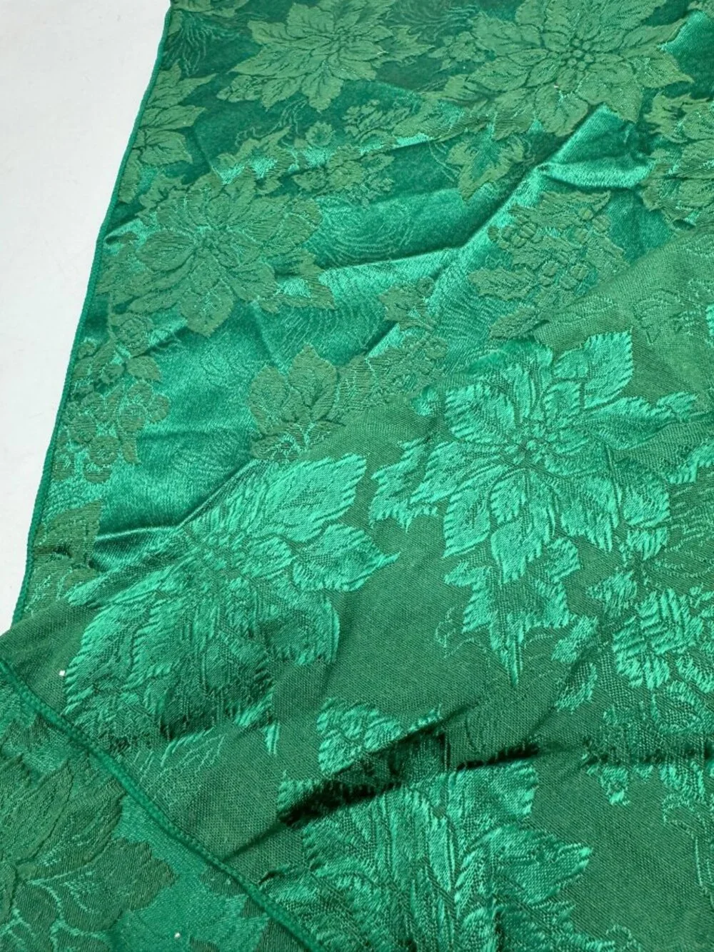 Green Floral Cloth Napkins 52% Cotton 48% Polyester Set of 2 Made Taiwan READ
